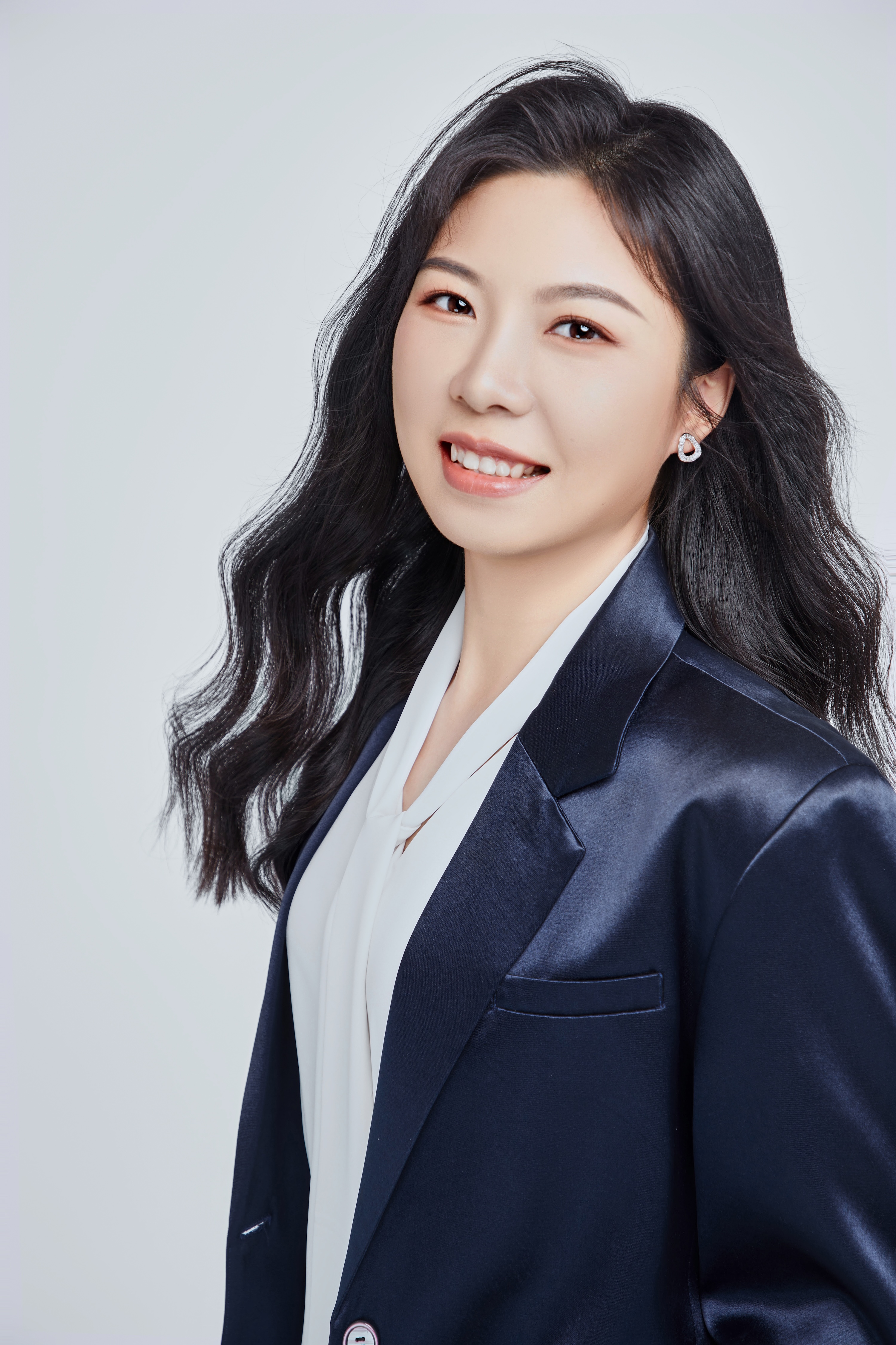 Alina霖子 — 自由人生教练、一人公司创业导师
